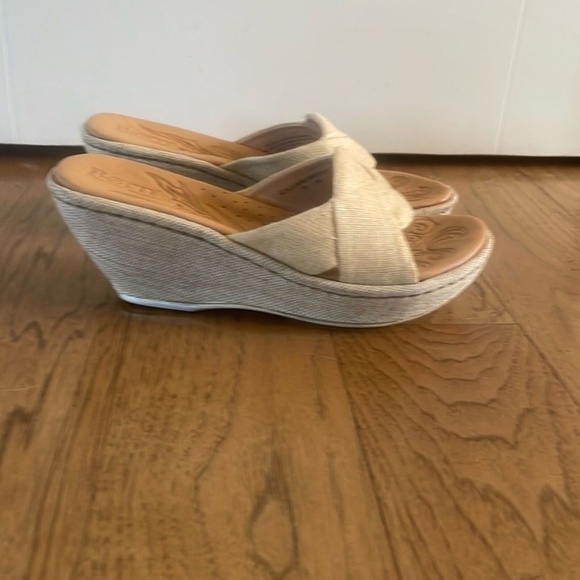 Born -  Wedge Open Toe Slip On Wedge Sandal Shoes Tan Size 6 Size 36.5 - Picture 12 of 13